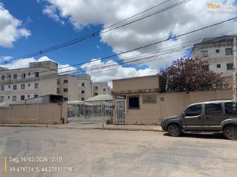 Apartamento com 2 quartos, 1 banheiro e 1 vaga de garagem