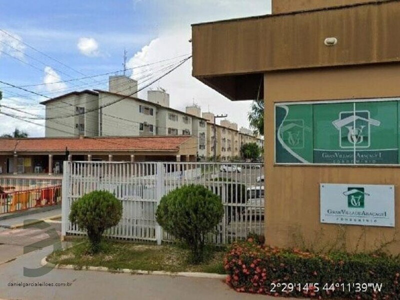 Apartamento 2 Quartos com Varanda em Condomínio