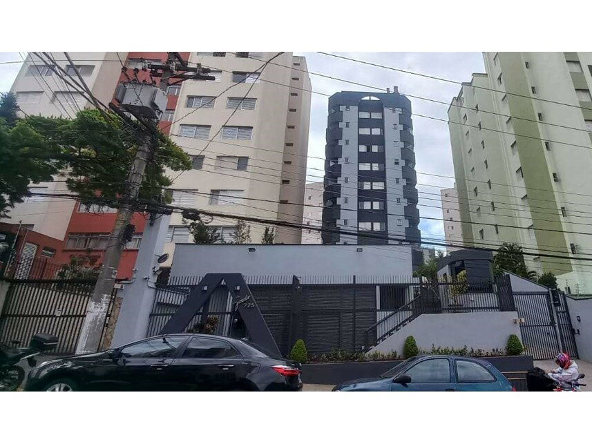 Apartamento com 2 suítes e 3 vagas em leilão