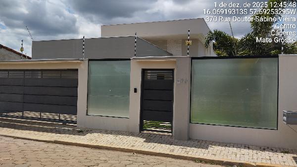 Casa 3Q 3B 260m² Construída 427m² Terreno