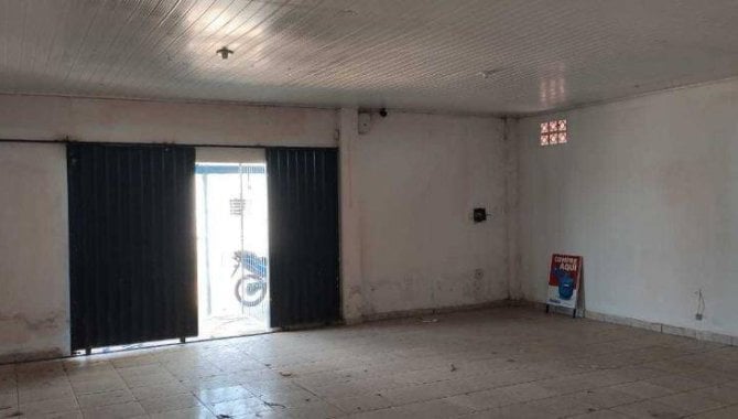 Loja comercial com 96m² construídos, ocupada
