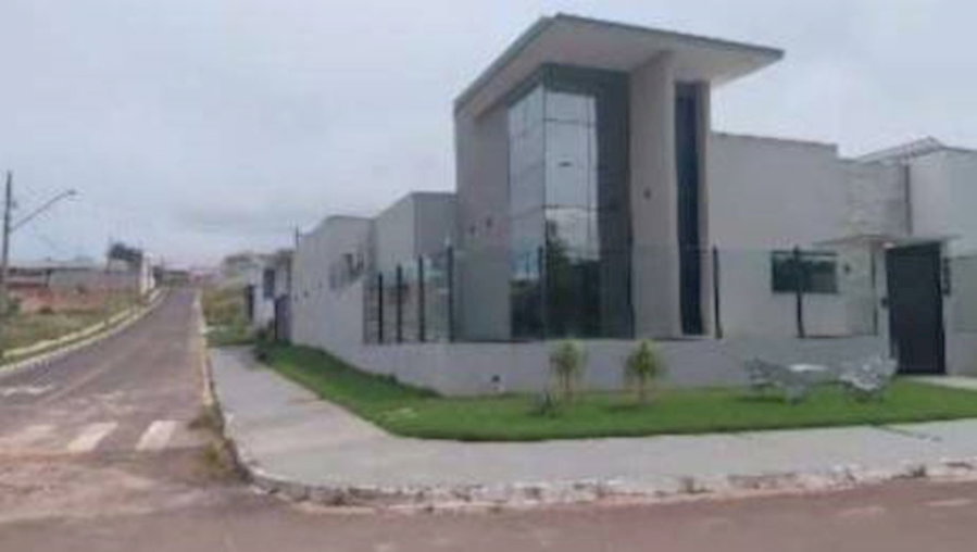 Casa no Centro com 3 quartos e 4 banheiros em Água Boa/MT