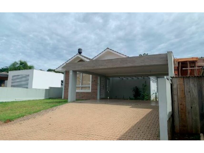 Casa Ocupada no Residencial Royal Country com 366m²