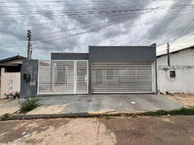 Casa em Rondonópolis com 2 quartos e 2 banheiros