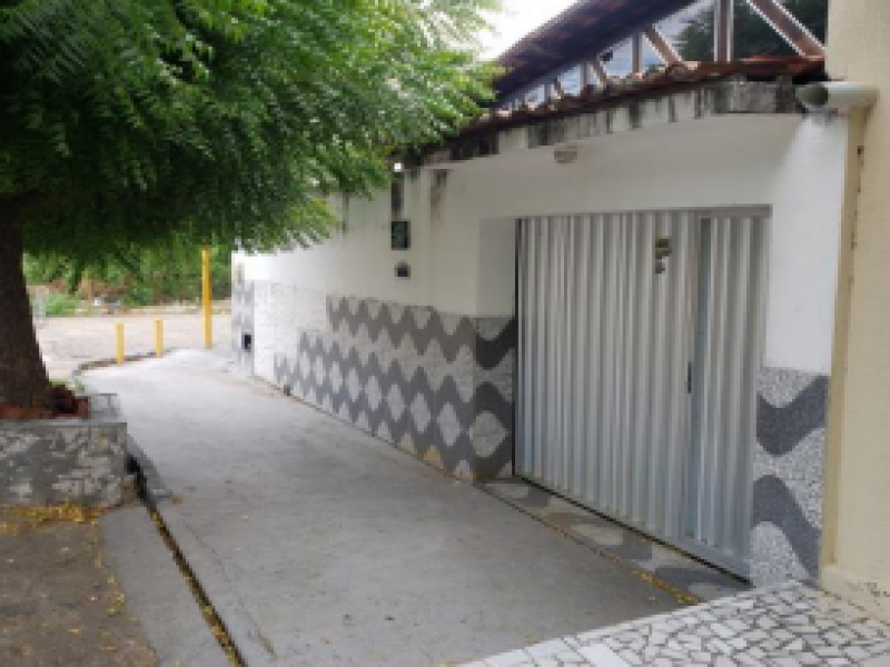 Casa mista com 3 quartos, 1 banheiro e 1 vaga, 128m² construída