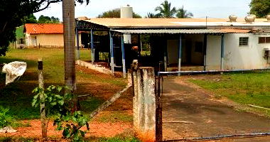 Terreno Comercial com Barracão e Casa, 2 banheiros, 3 quartos, Desocupado