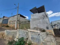 Casa com 1 vaga de garagem, 64m² construídos, ocupada
