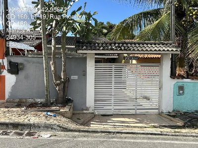 Casa com 2 quartos, 2 banheiros e 68 m²