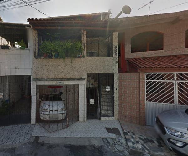 Casa com 2 quartos, 1 banheiro e área privativa de 52m²
