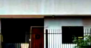 Casa com 42m² construída e 210m² de terreno, 2 vagas, ocupada