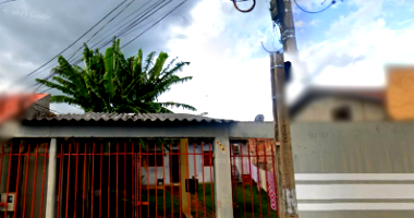 Casa com garagem em terreno de 200m²
