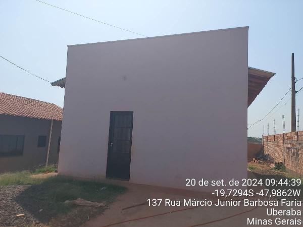 Casa 2 quartos, 1 banheiro, 1 vaga, 43m² construída, desocupada