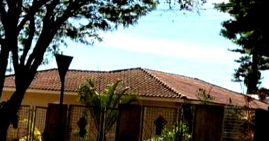 Direitos sobre terreno com casa em Astorga/PR