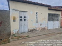 Casa com 2 quartos, 1 banheiro e 1 vaga de garagem