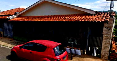 Casa com 2 Quartos e 2 Banheiros em Vila Santo Antônio