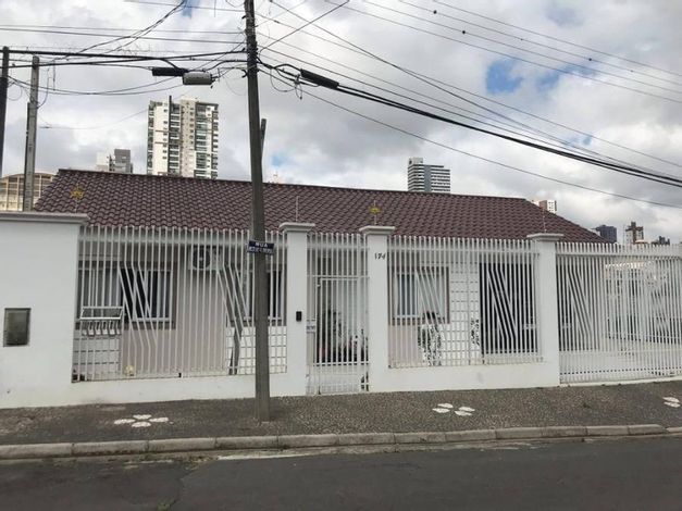Casa 225m² com 5 dorms e 2 banheiros em Ponta Grossa-PR
