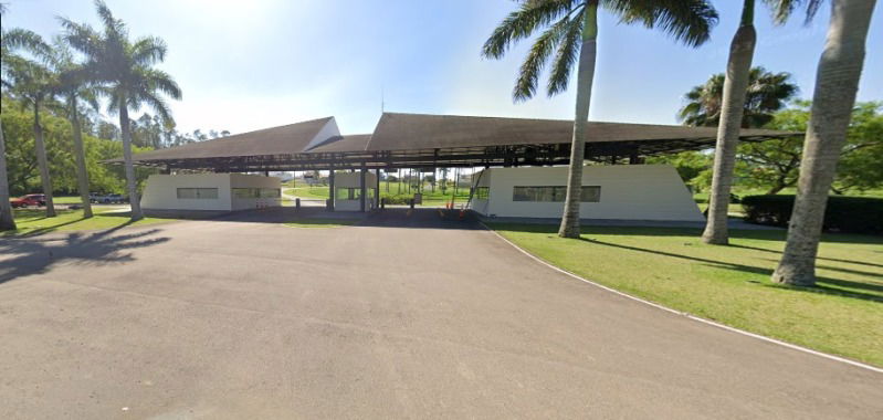 Terreno retangular 450m² com penhoras, desocupado
