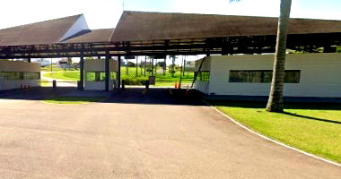 Terreno retangular 450m² com penhoras, desocupado