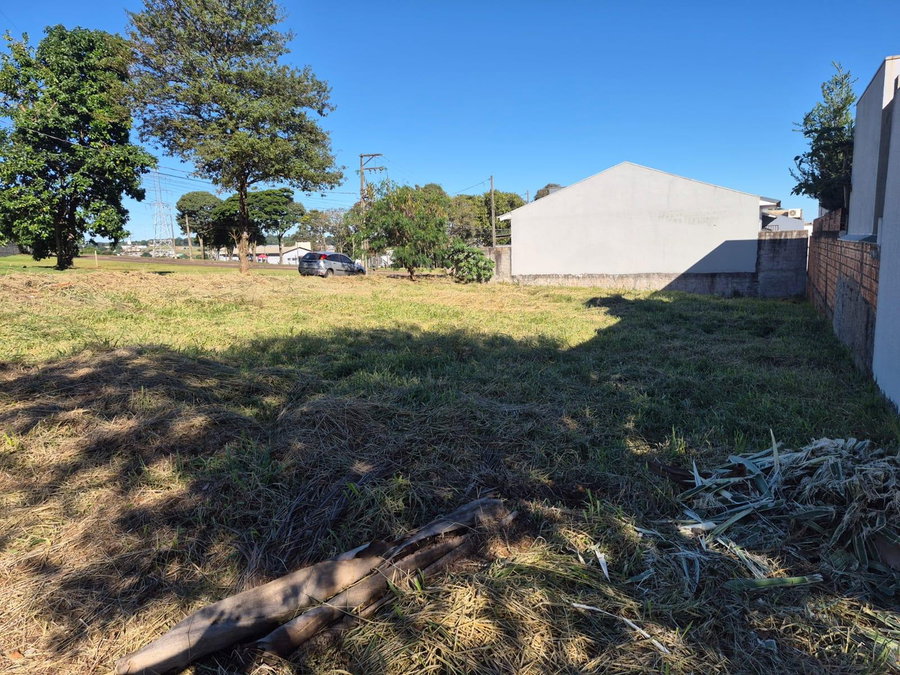 Terreno de Esquina com 464,88 m² em Toledo/PR