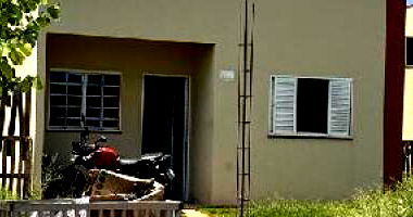 Casa com 2 quartos, varanda e 240m² de terreno