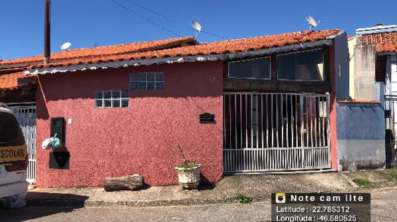 Casa com 2 quartos em Pinhalzinho/SP