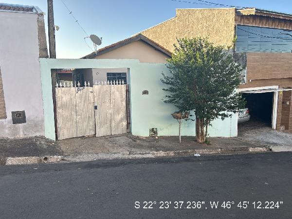 Casa com 60m² de área privada e 160m² de terreno