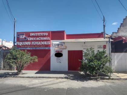 Casa com 3 quartos, 2 banheiros e 185m² construída, ocupada