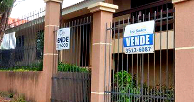 Casa ocupada de 275m² com terreno amplo, perfeita para investimento