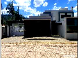 Casa com 3 quartos, 2 banheiros e 183m²