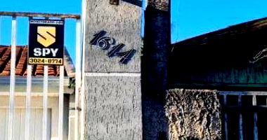 Casa Padrão com 3 Quartos e 2 Banheiros em Curitiba