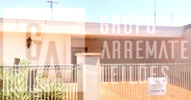 Casa com 350m² de área construída em Jardinópolis