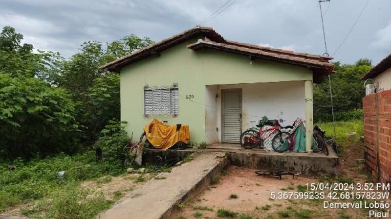 Casa com 2 Quartos e 300m² de Terreno em Demerval Lobo