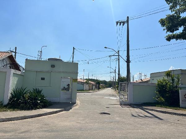 Casa com 2 quartos, banheiro, sala e cozinha, 44,7m² construída