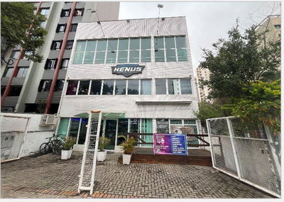 Terreno com Edificação em Curitiba - 669m²
