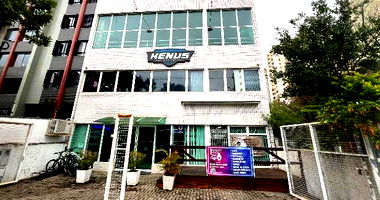 Terreno com Edificação em Curitiba - 669m²