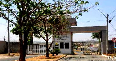 Casa com 2 Quartos e Área Privativa em Senador Canedo