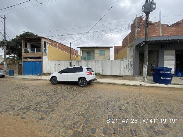 Casa com 2 vagas, 78m² área total, terreno 409m²