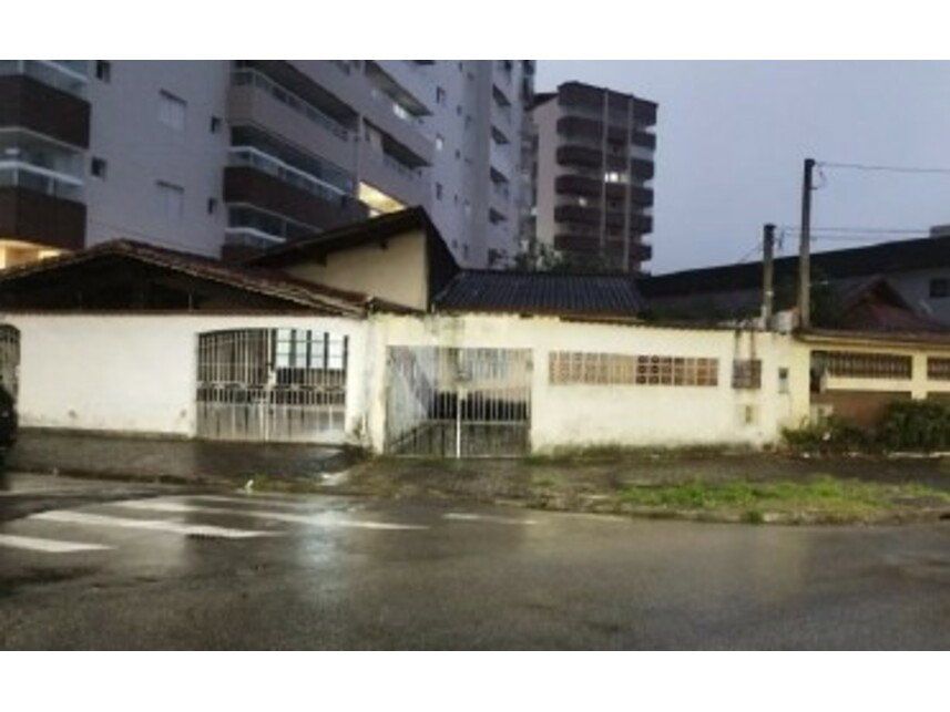 Casa em Leilão com 3 Quartos e 2 Banheiros em Praia Grande/SP