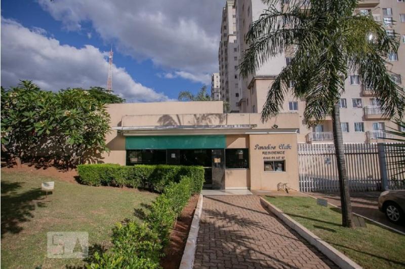 Apartamento com 2 quartos, 2 banheiros e vaga de garagem