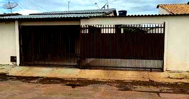 Casa padrão ocupada com 1 vaga e 196m² construída