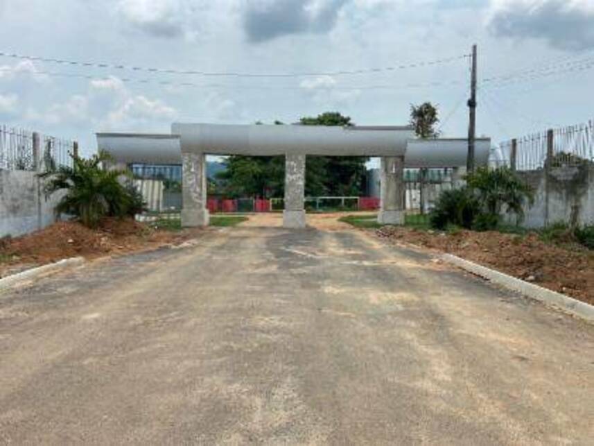 Casa em Condomínio com 588m² de Terreno e 316m² Construídos