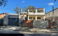 Duas Casas Independentes em Valinhos com 600m² de Terreno