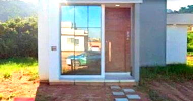 Casa 41 m² construída em terreno de 721 m² - Ocupado