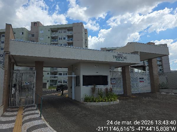 Apartamento com 2 quartos, 2 banheiros e 1 vaga de garagem