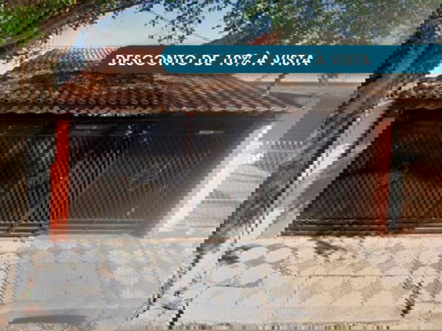 Casa com 3 quartos, 2 banheiros e 150m² construída, imóvel ocupado