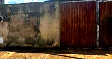 Casa com 2 quartos, varanda e vaga de garagem