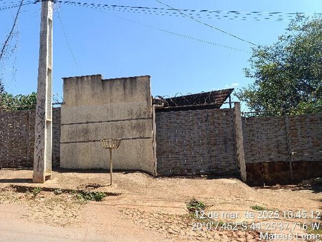 Casa com 2 quartos, 1 banheiro, 1 vaga e 48m² privativos