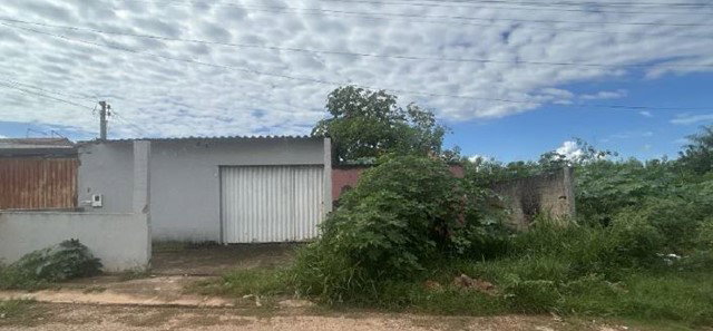 Casa residencial com 2 quartos e 1 banheiro, área construída de 61.87m², desocupada