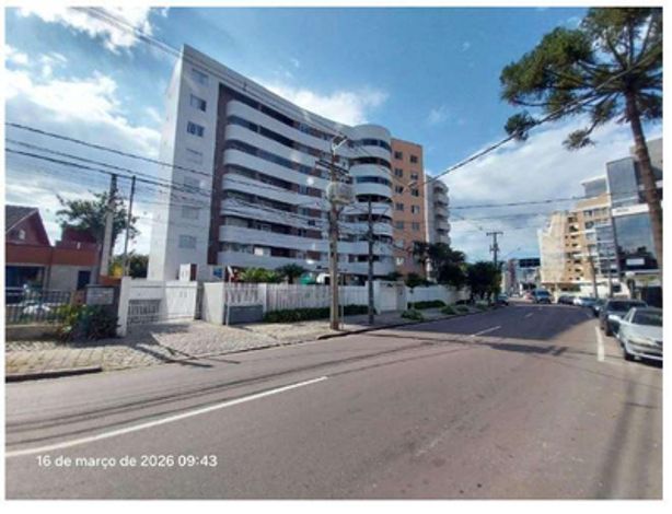 Apartamento Térreo com Terraço e Vaga de Garagem em Curitiba