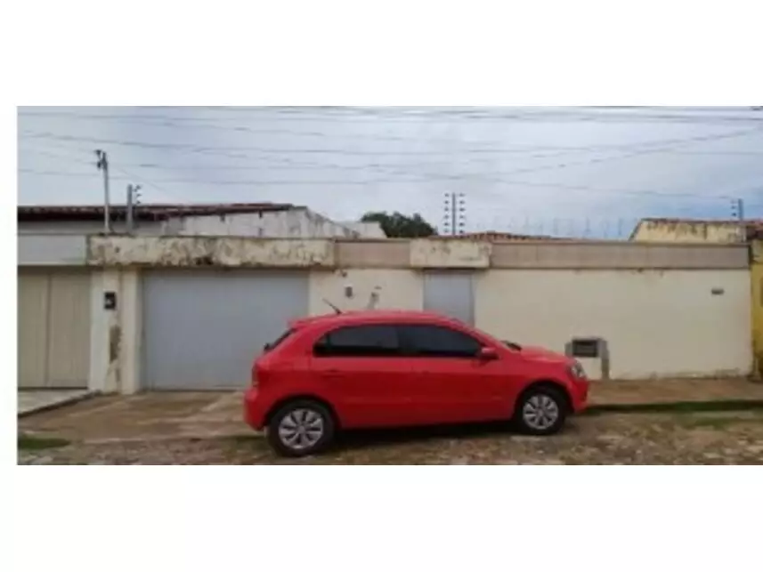 Casa com 129m² construída e terreno de 250m², imóvel ocupado